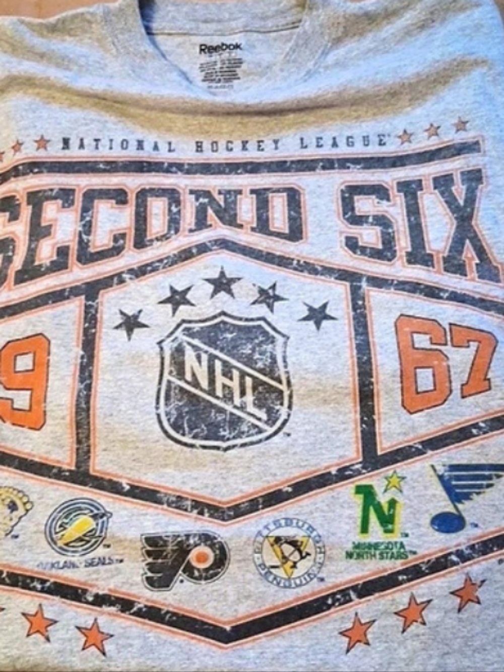 Reebok Second Six NHL Graphic Tee Size Large Short Sleeve Tee Gray